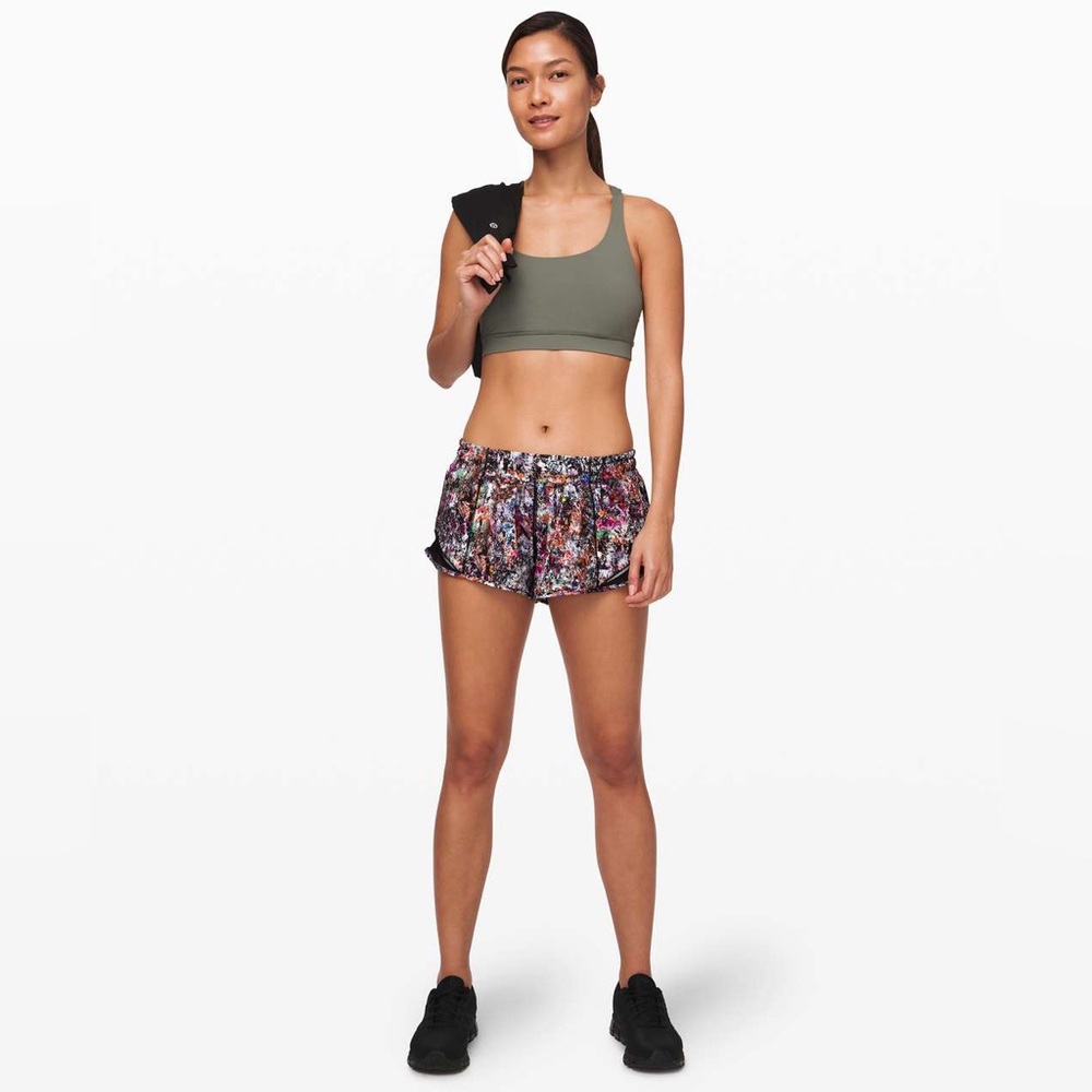 Lululemon Hotty Hot Short II *2.5" Vitalize Multi / Black Size 4